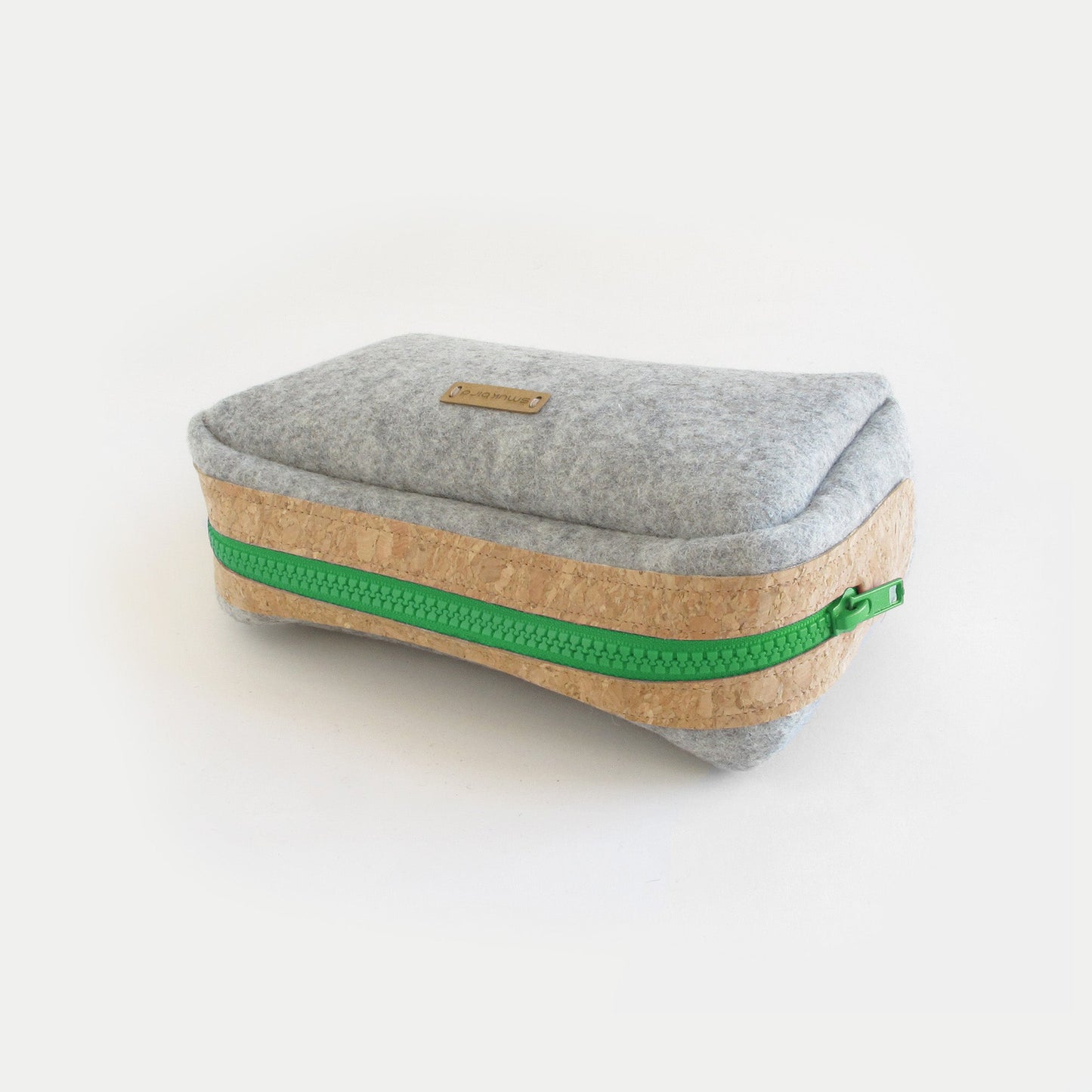 Zubehörtasche für Kabel & Co. | aus Filz und Kork | hellgrau-grün