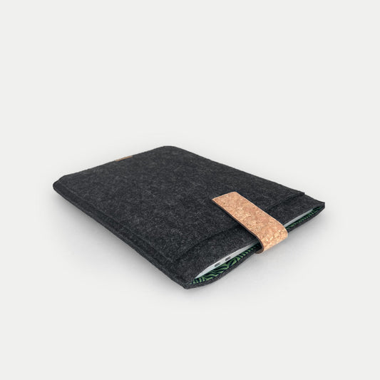 Hülle für Dynabook Satellite Pro | mit Magnetverschluss und extra Fach  | anthrazit - Stripes | Modell "HAKA"