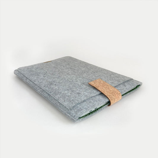 Hülle für Asus ROG Strix G16 | mit Magnetverschluss und extra Fach  | hellgrau - Stripes | Modell "HAKA"