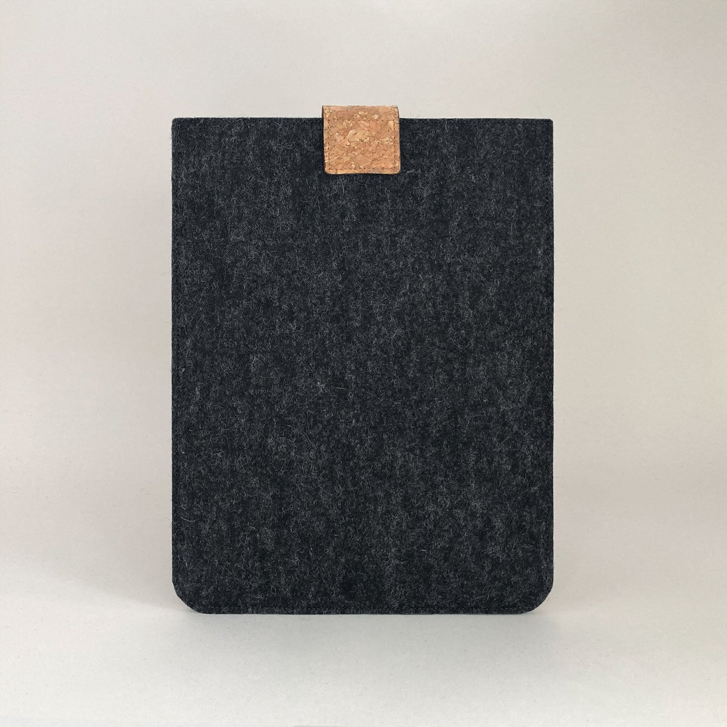 Hülle für Dynabook Satellite Pro | mit Magnetverschluss und extra Fach  | anthrazit - Stripes | Modell "HAKA"