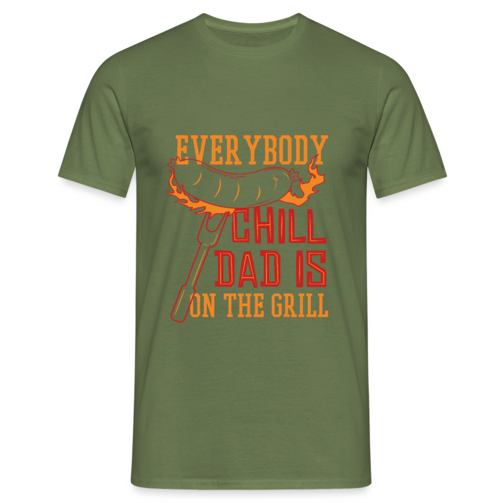 Herren - Männer T-Shirt Everybody chill Dad is on the Grill - Militärgrün