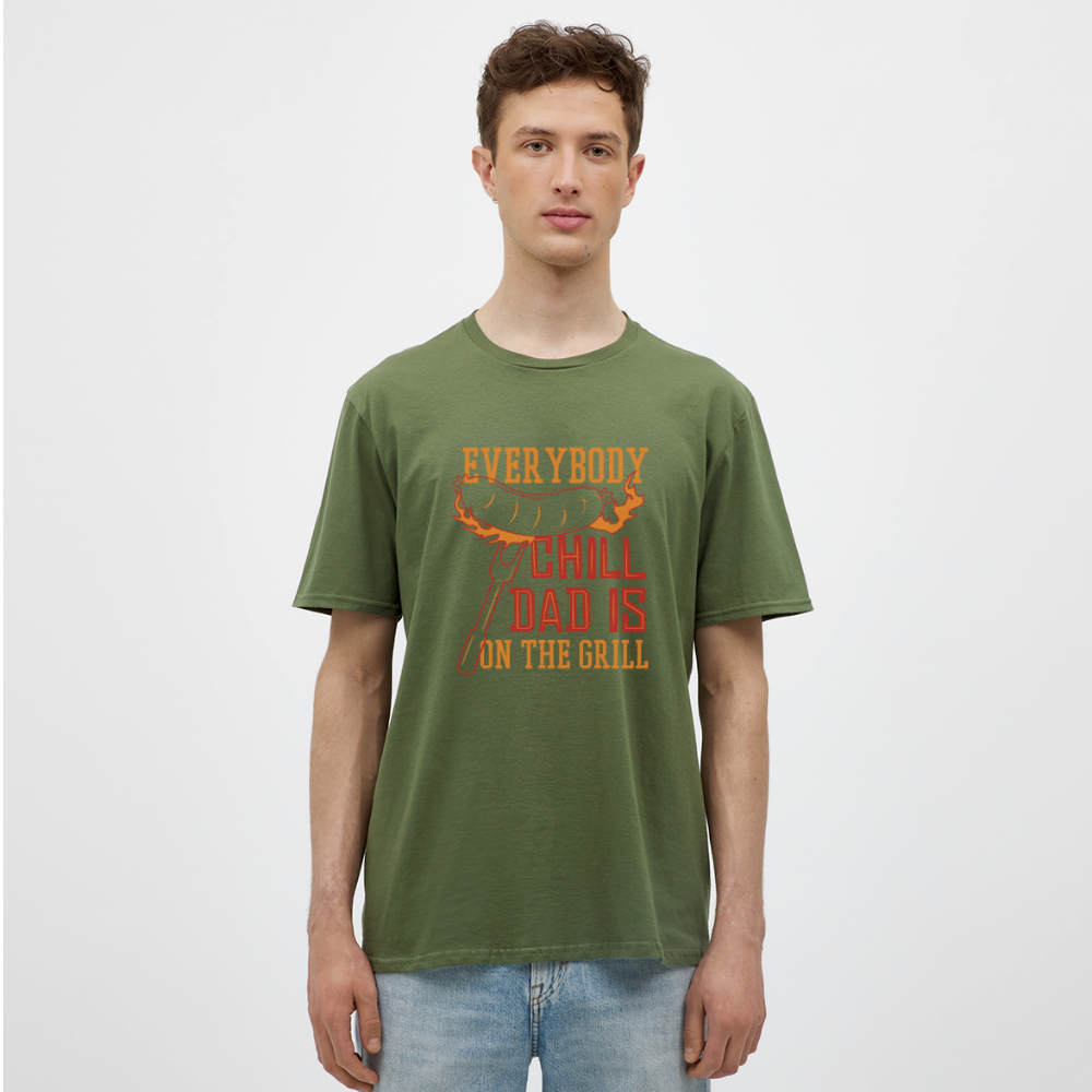 Herren - Männer T-Shirt Everybody chill Dad is on the Grill - Militärgrün