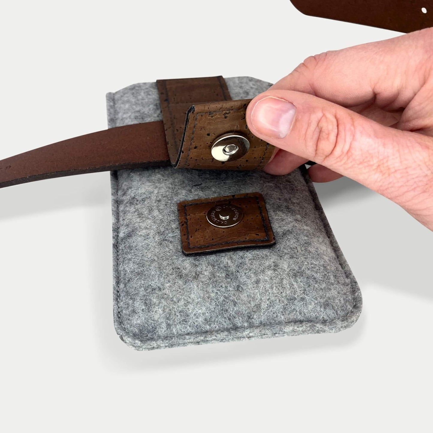 Handy Gürteltasche für Google Pixel Fold | mit Magnetverschluss und Kartenfach | hellgrau | Modell CLIP