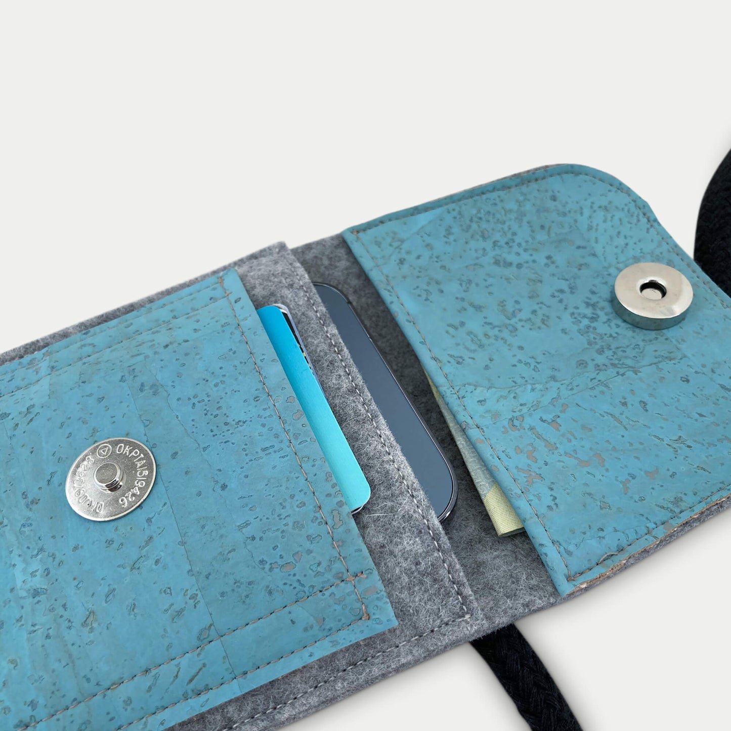 Umhängetasche für Google Pixel 9 | aus Filz und Bio-Baumwolle | hellgrau - azur | Modell KEDJA deluxe