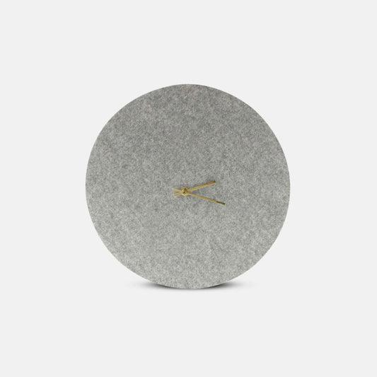 Wanduhr aus Filz und Kork 30 cm | hellgrau - gold | Design: Aalborg
