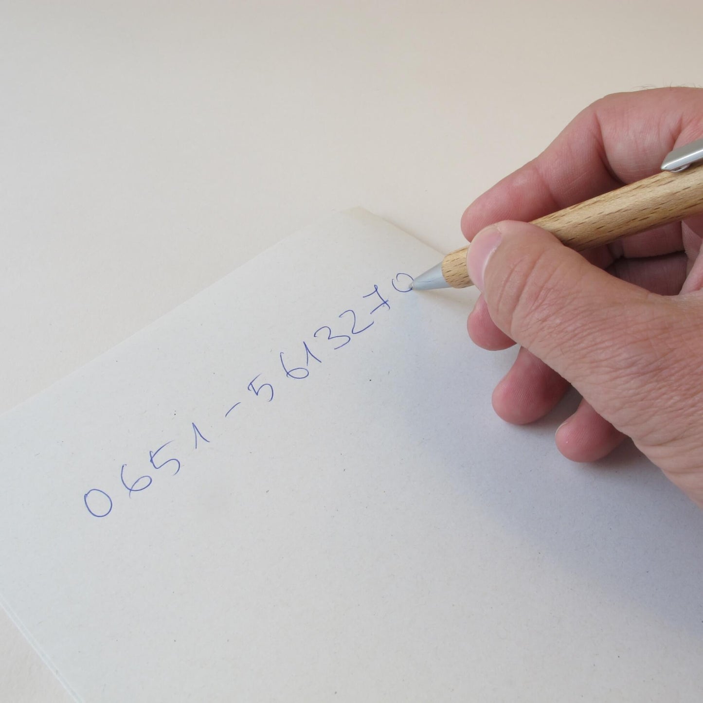 Nachhaltiger Kugelschreiber aus Holz und Metall - Uma TREE