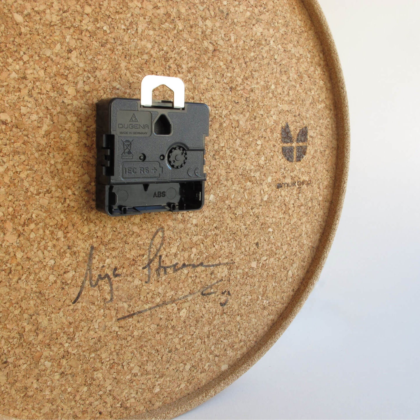 Wanduhr aus Filz und Kork 30 cm | Design "Moment" by Anja Streese