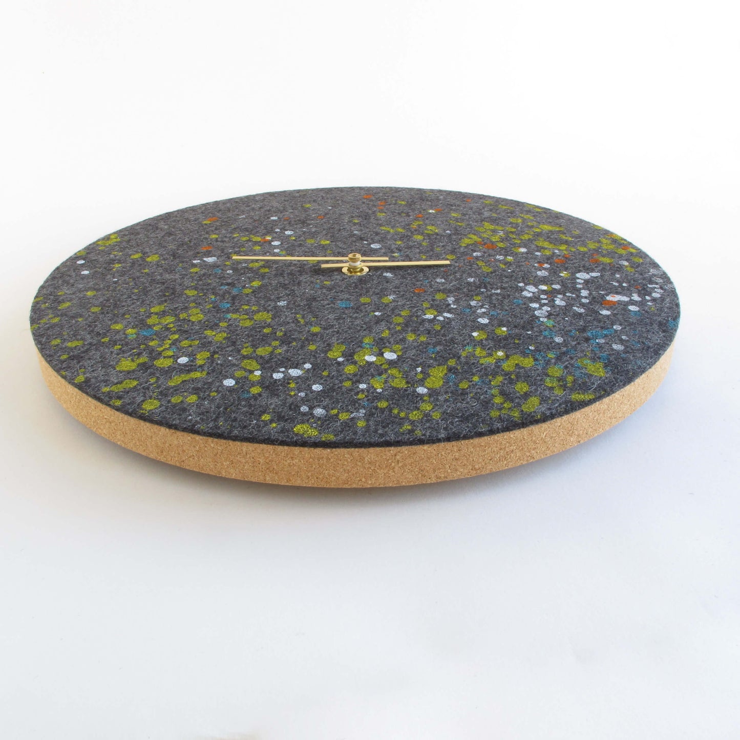 Wanduhr aus Filz und Kork 30 cm | Design "Dots" by Anja Streese
