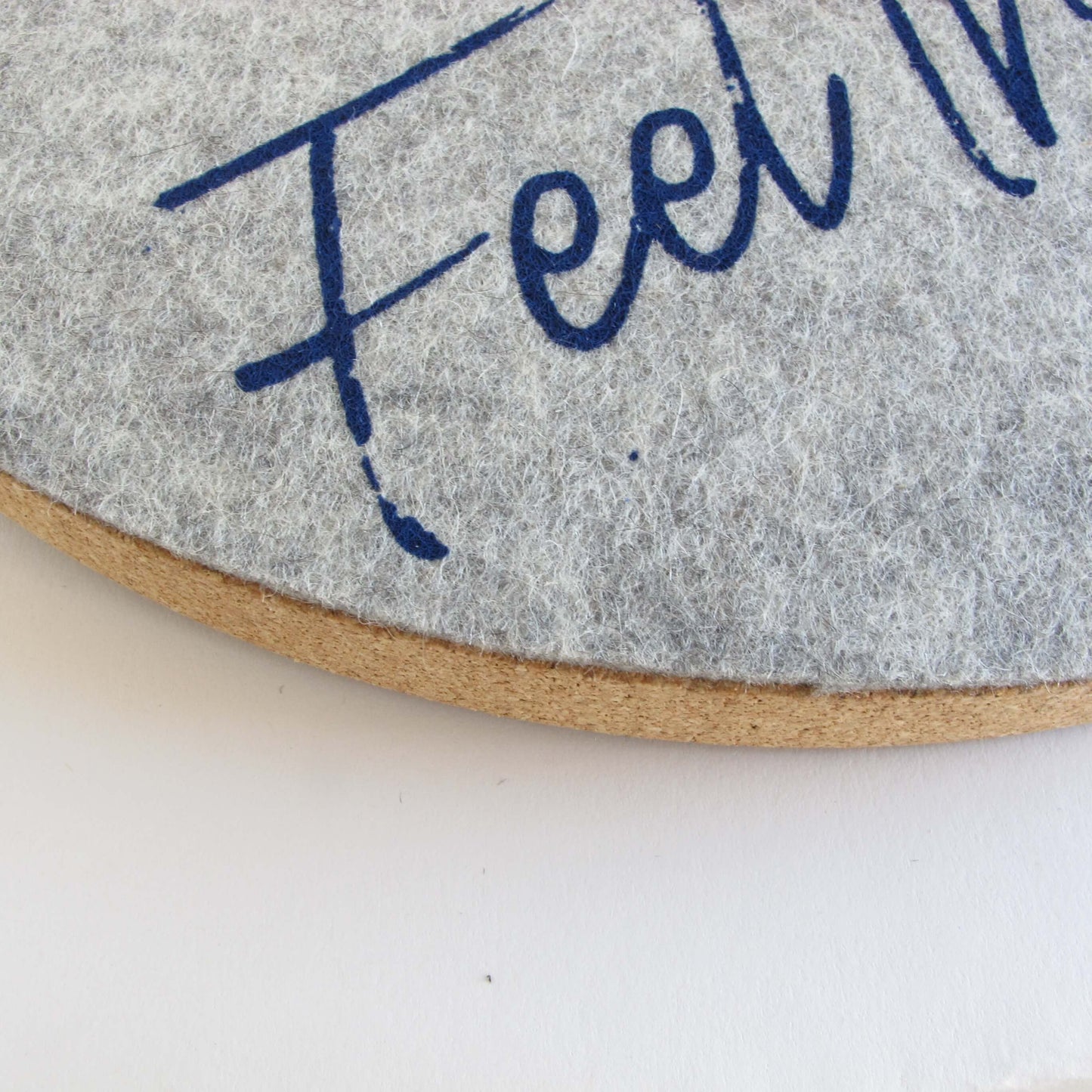 Wanduhr aus Filz und Kork 30 cm | Design "Herz" by Anja Streese