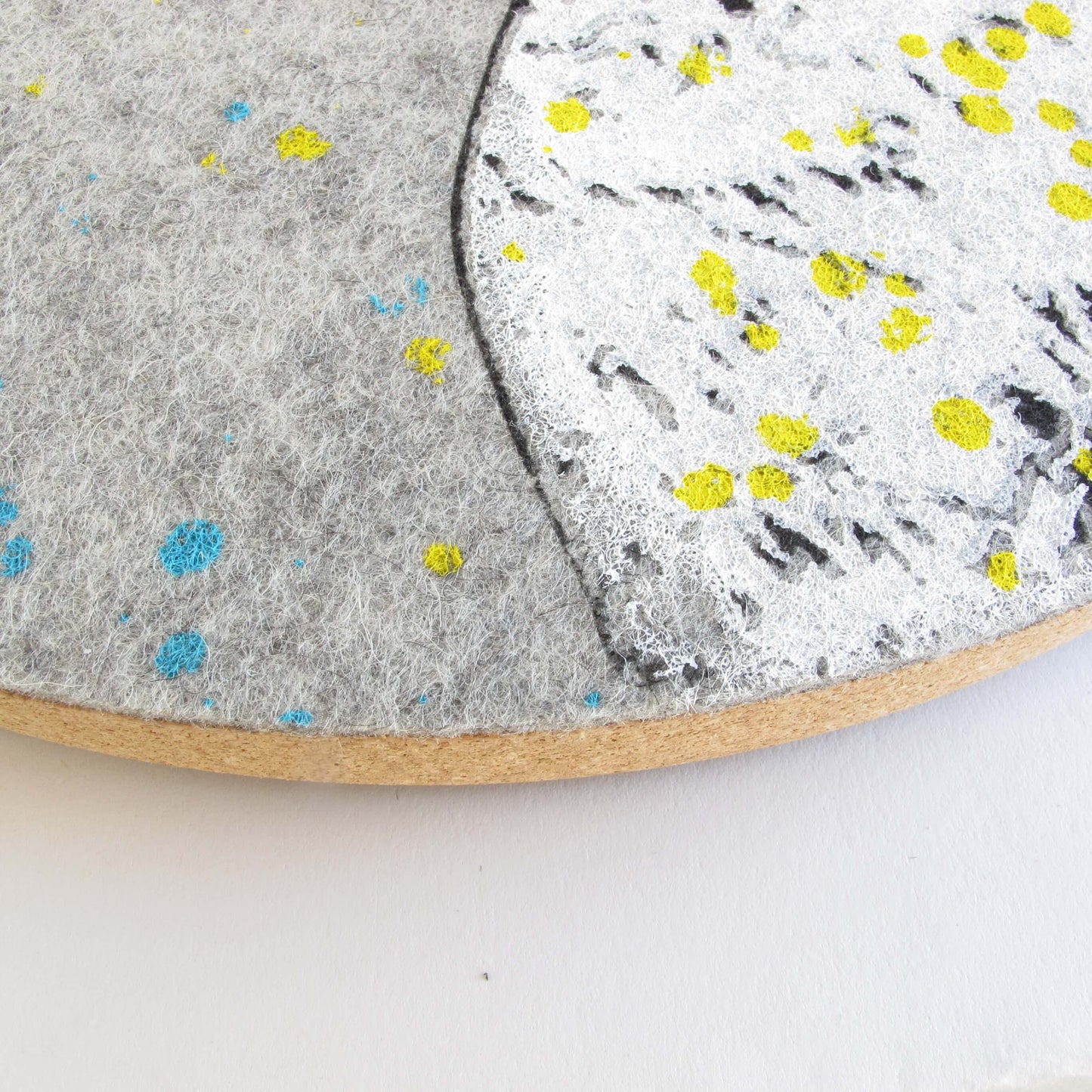 Wanduhr aus Filz und Kork 30 cm | Design "Woman" by Anja Streese