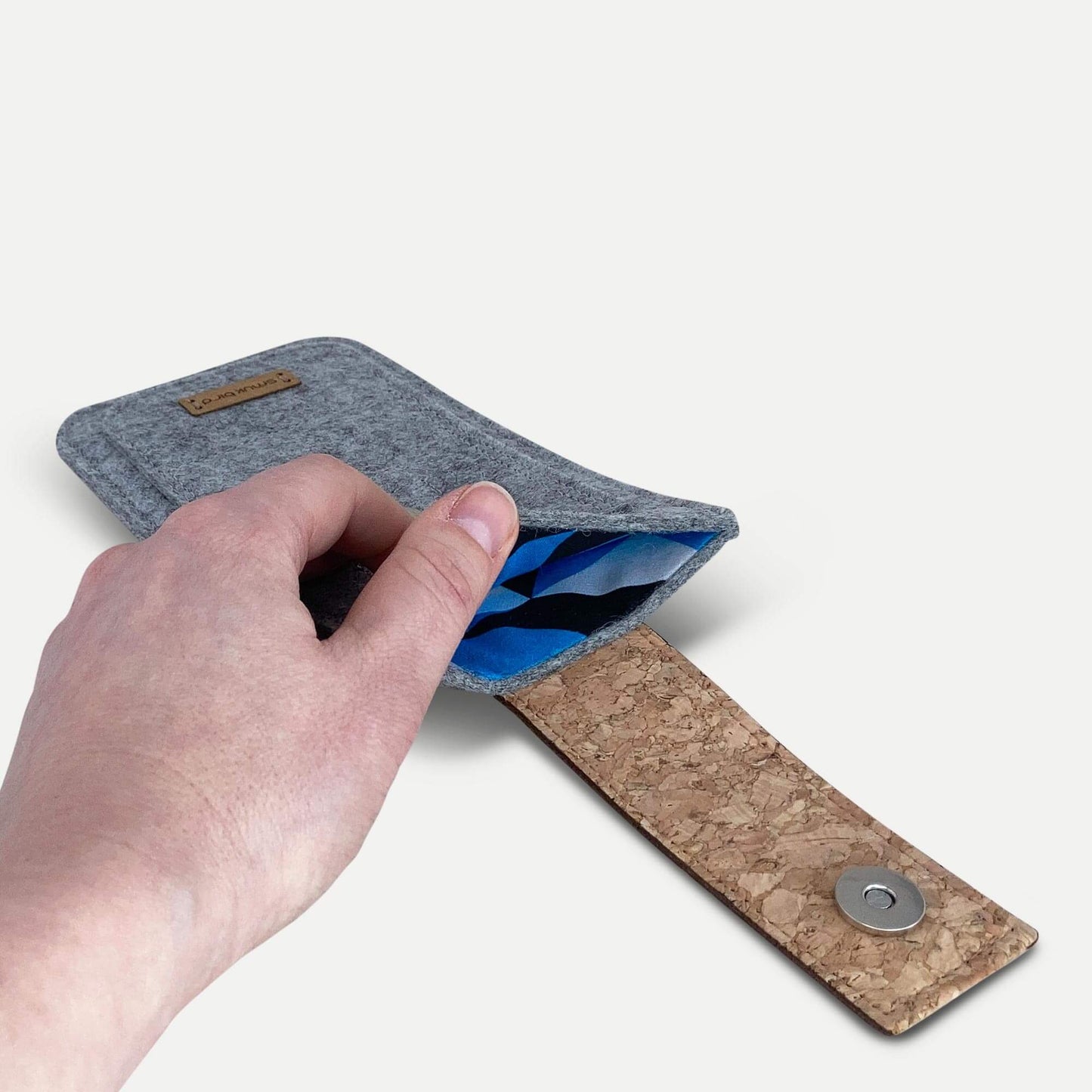 Handytasche für iPhone 14 Plus | mit Magnetverschluss und extra Fach | hellgrau - Shapes | Modell HAKA