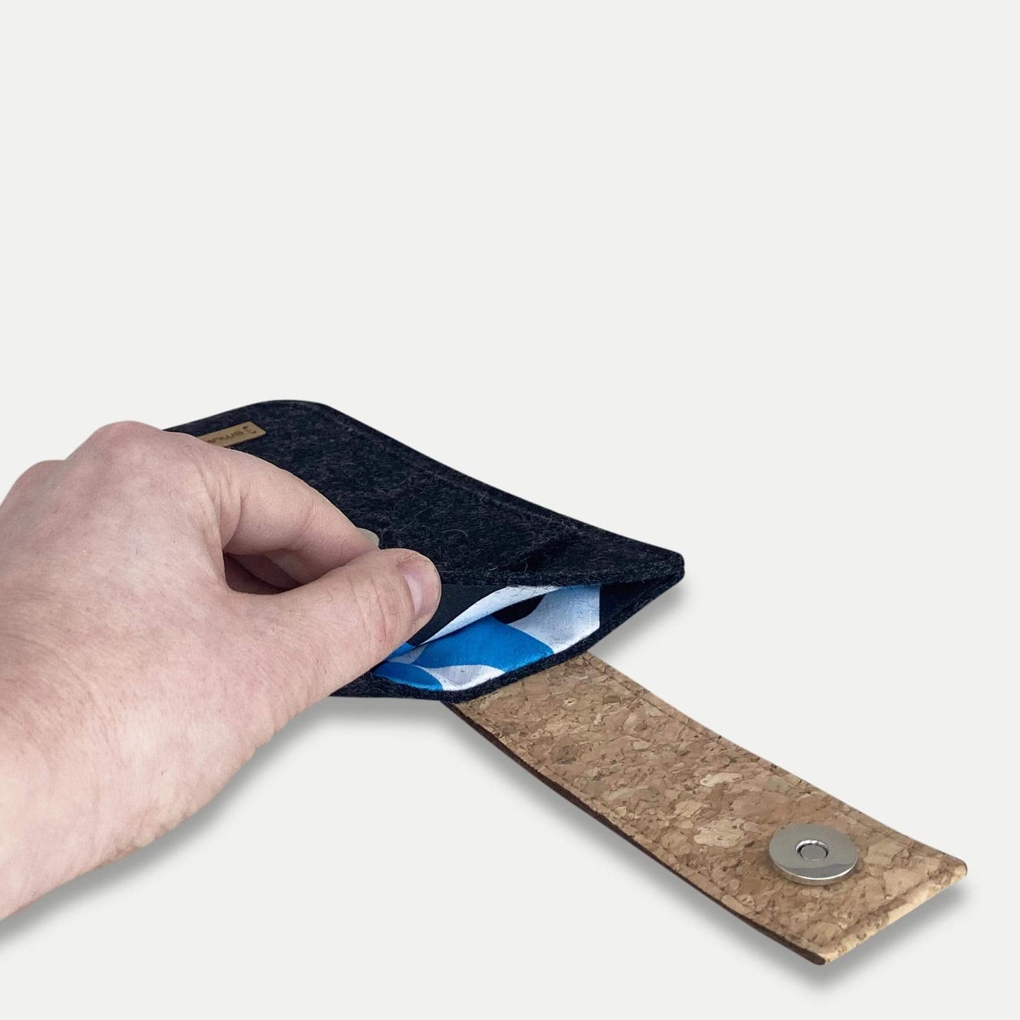 Handytasche für iPhone 13 Pro | mit Magnetverschluss und extra Fach | anthrazit - Shapes | Modell HAKA