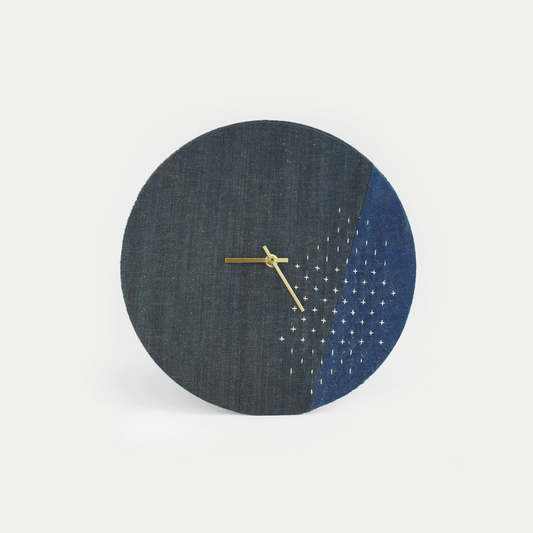 Wanduhr Wabi Sabi Denim rund 30 cm | Denim - Gold | Design: Sapporo