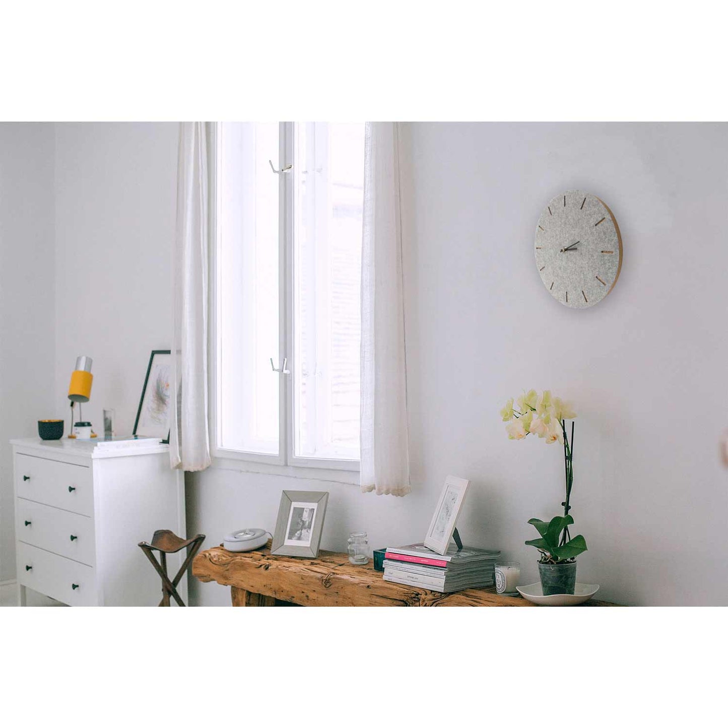 Wanduhr aus Filz und Kork 30 cm | hellgrau - schwarz | Design: Kopenhagen