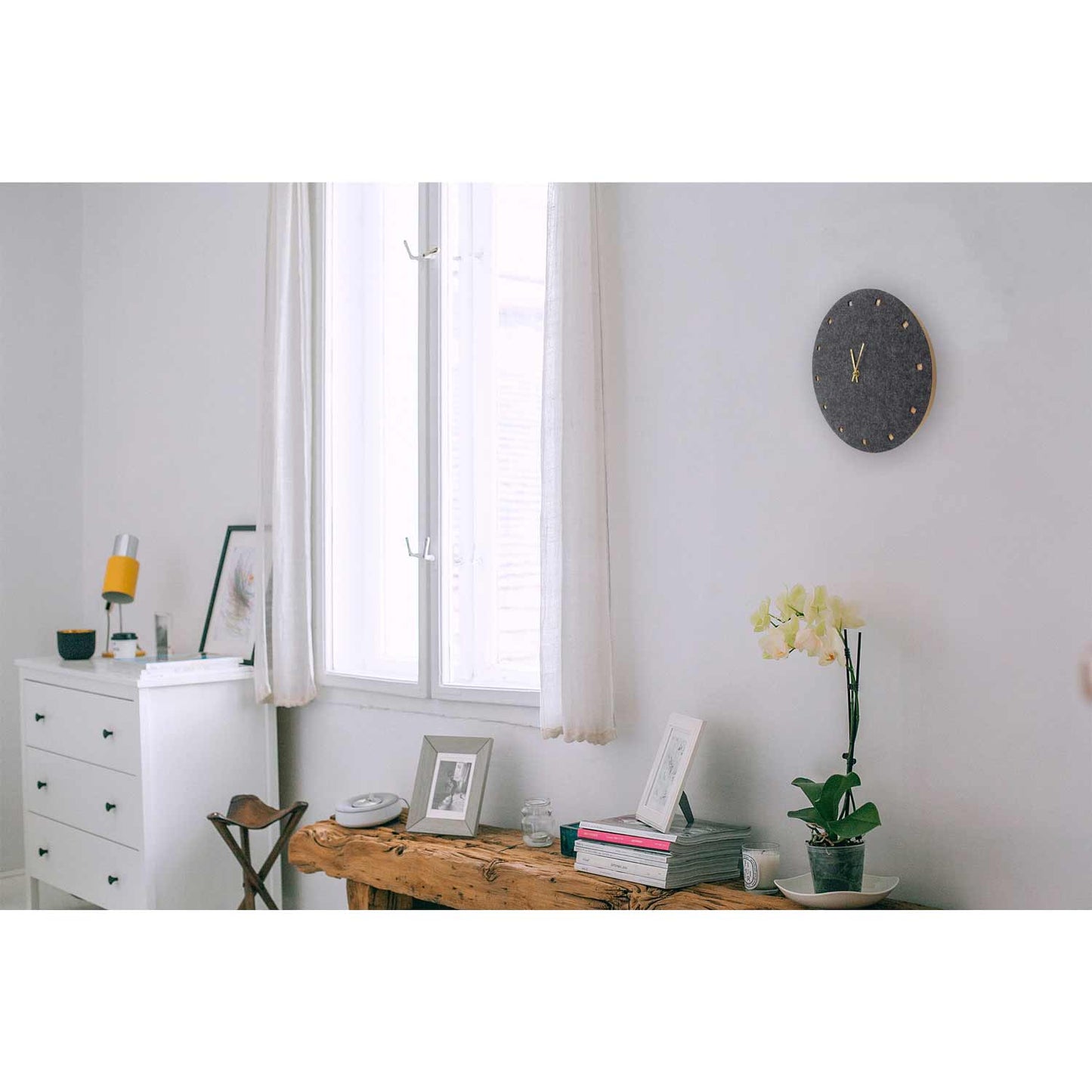 Wanduhr aus Filz und Kork 30 cm | anthrazit - gold | Design: Esbjerg