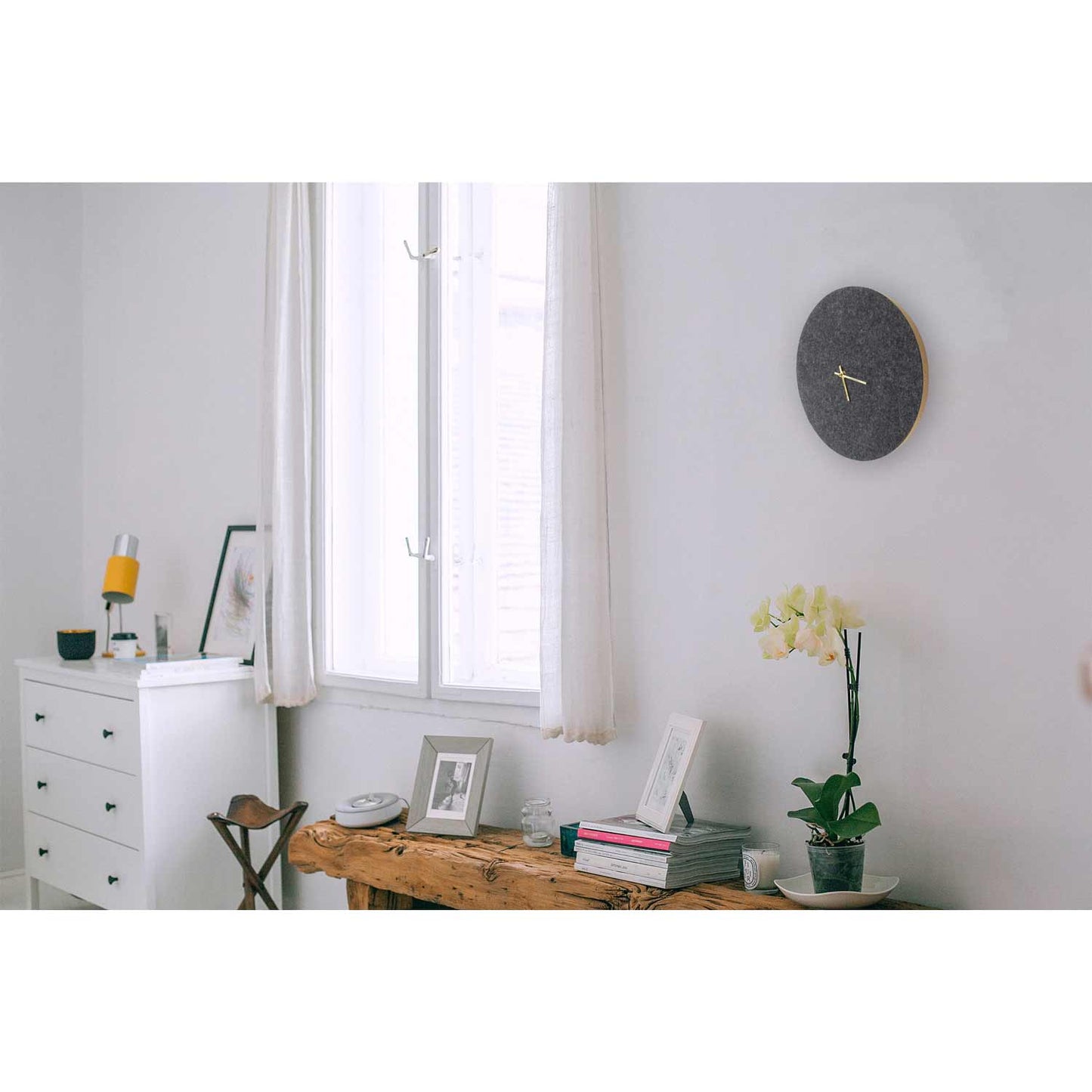 Wanduhr aus Filz und Kork 30 cm | anthrazit - gold | Design: Aalborg