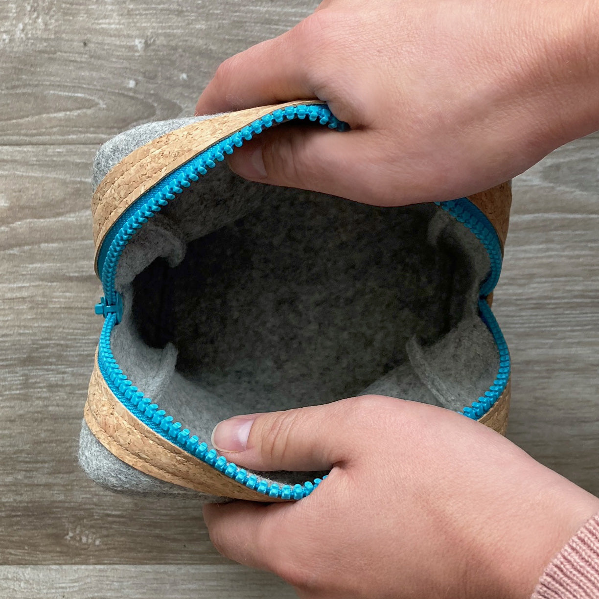 Accessory bag for cables and more | made of felt and cork | anthracite-azure