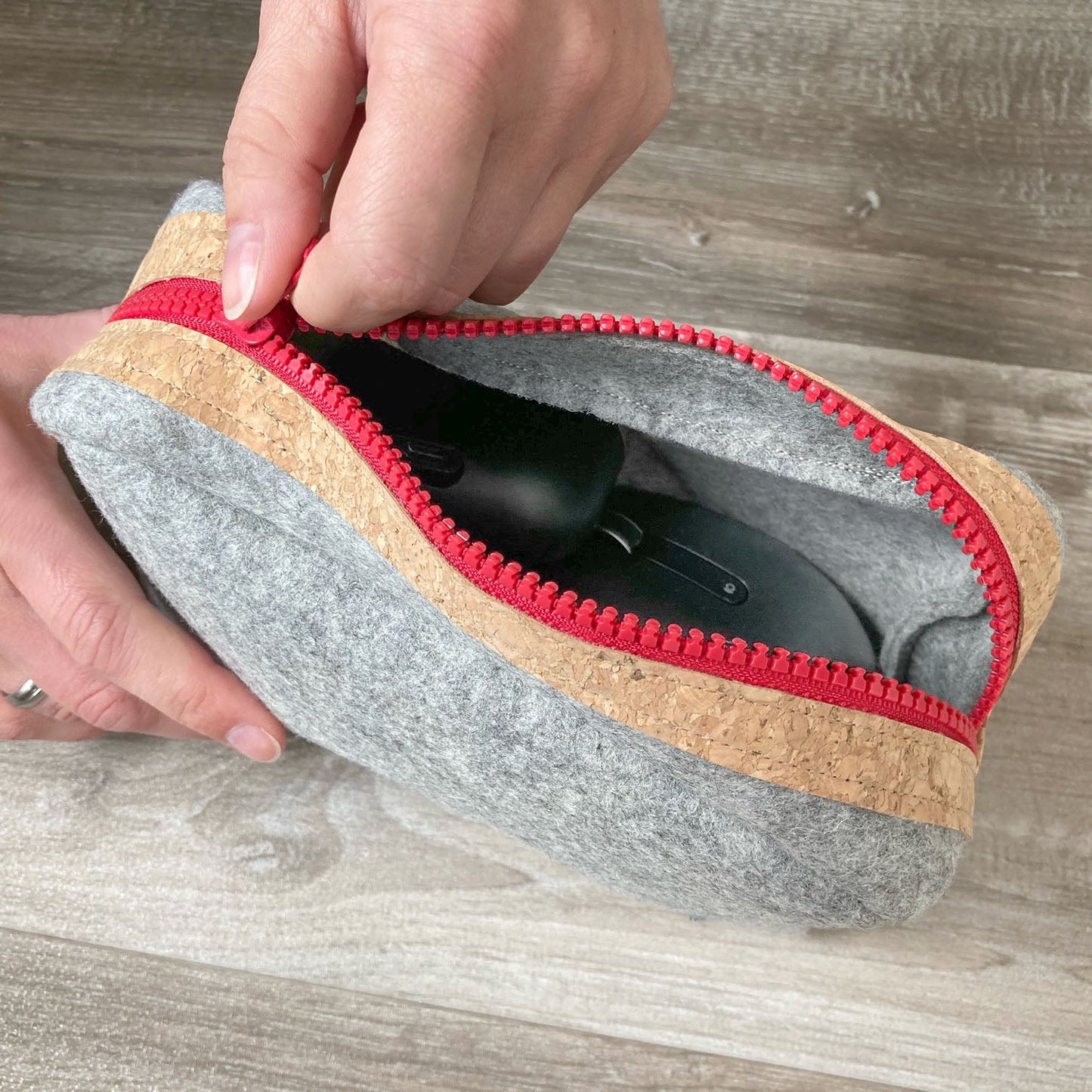 Accessory bag for cables and more | made of felt and cork | anthracite-azure