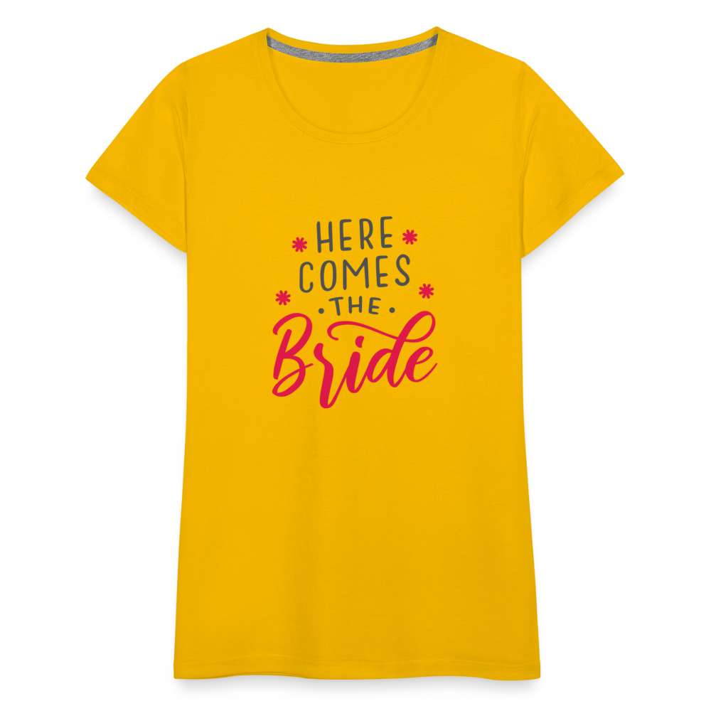 Damen - Frauen Premium T-Shirt Here comes the Bride- Hochzeit - Sonnengelb