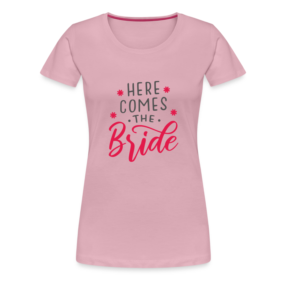 Damen - Frauen Premium T-Shirt Here comes the Bride- Hochzeit - Hellrosa