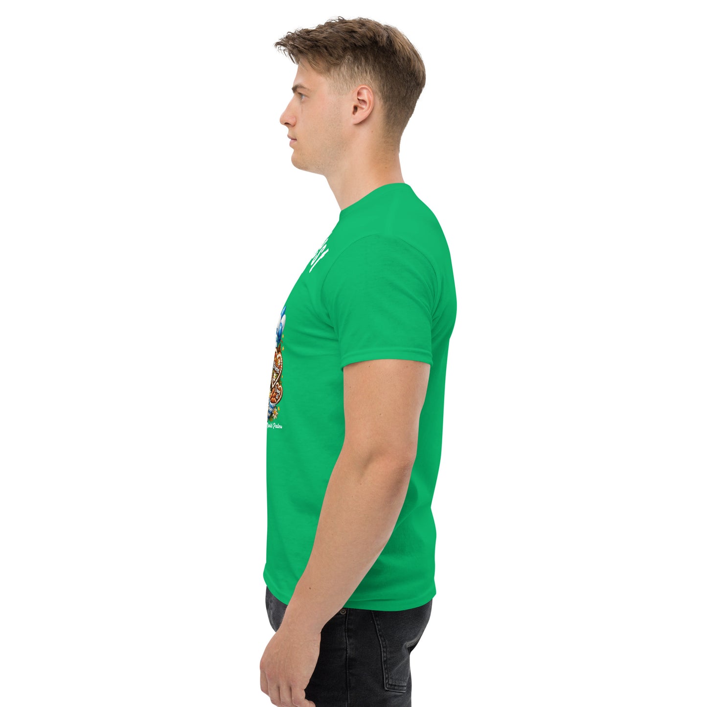 Unisex-T-Shirt Oktoberfest 2026 München Edition in irischgrün, klassischer Schnitt, auf hellem Hintergrund fotografiert