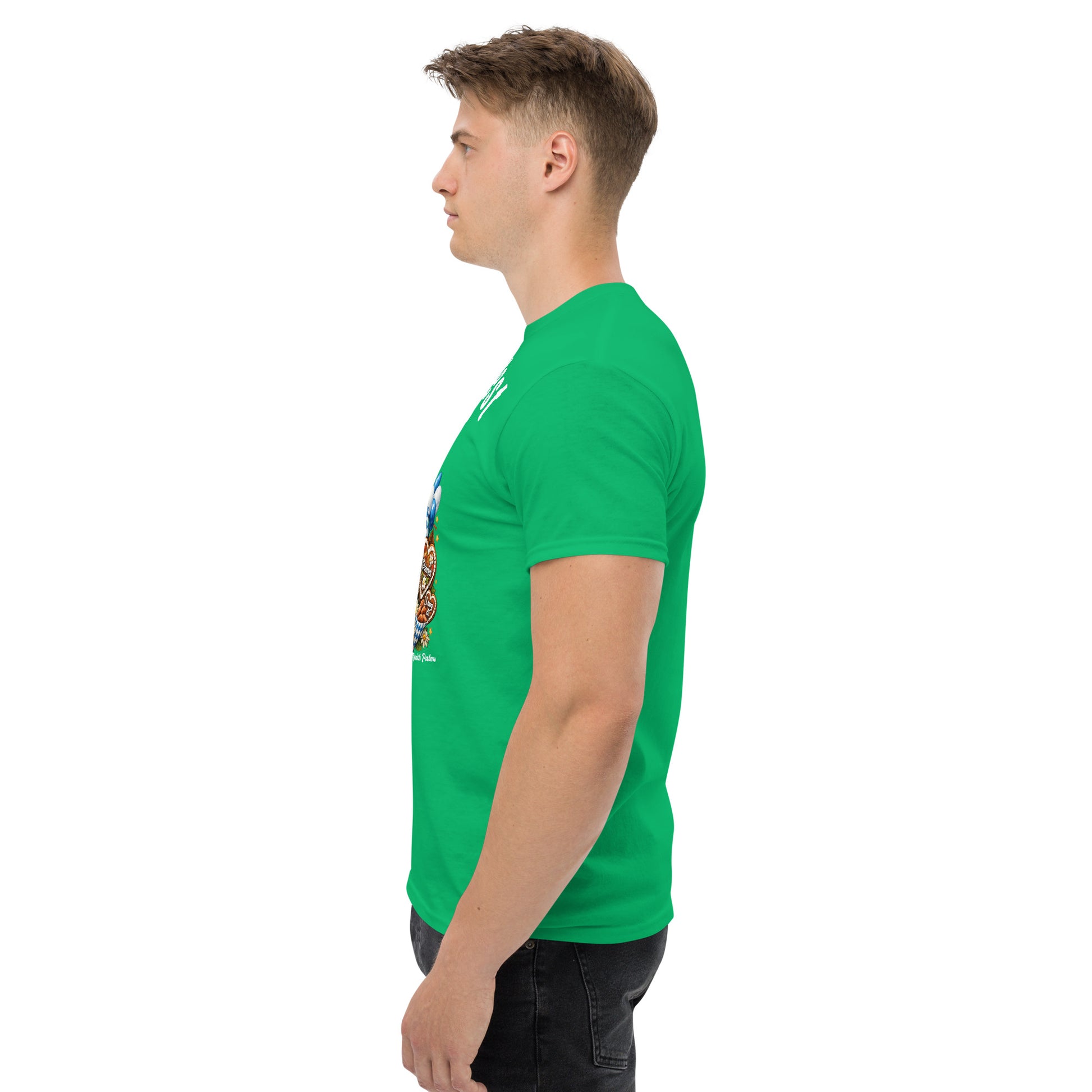 Unisex-T-Shirt Oktoberfest 2026 München Edition in irischgrün, klassischer Schnitt, auf hellem Hintergrund fotografiert