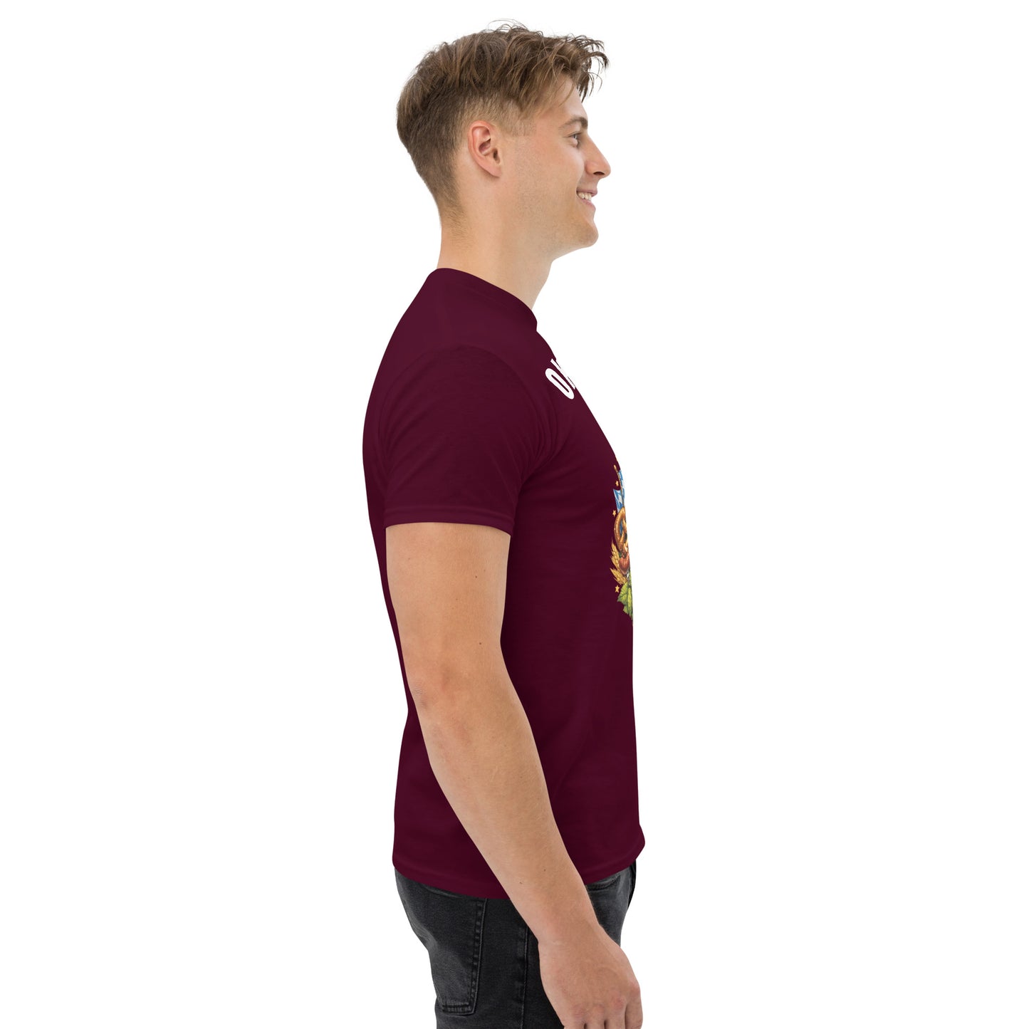 Unisex-Klassisches T-Shirt Oktoberfest 2026 in Maroon, München Edition, aus weichem Stoff, zeigt Oktoberfest-Motiv und Logo.