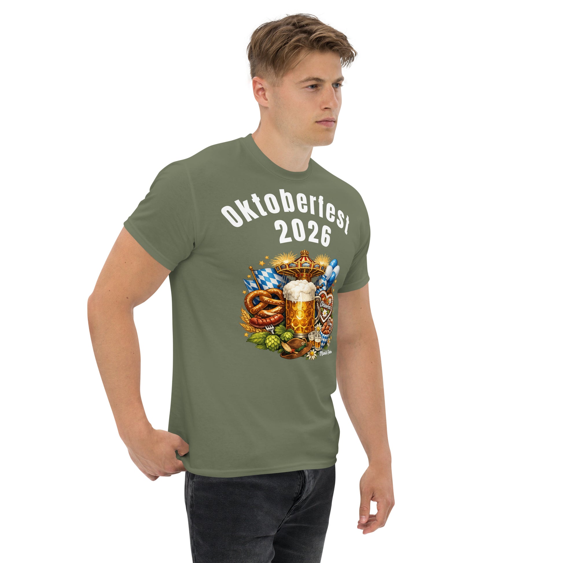 Unisex-T-Shirt München Oktoberfest 2026 in olivgrün, klassisches Design, rechte Vorderseite, von Online Kaufhaus München