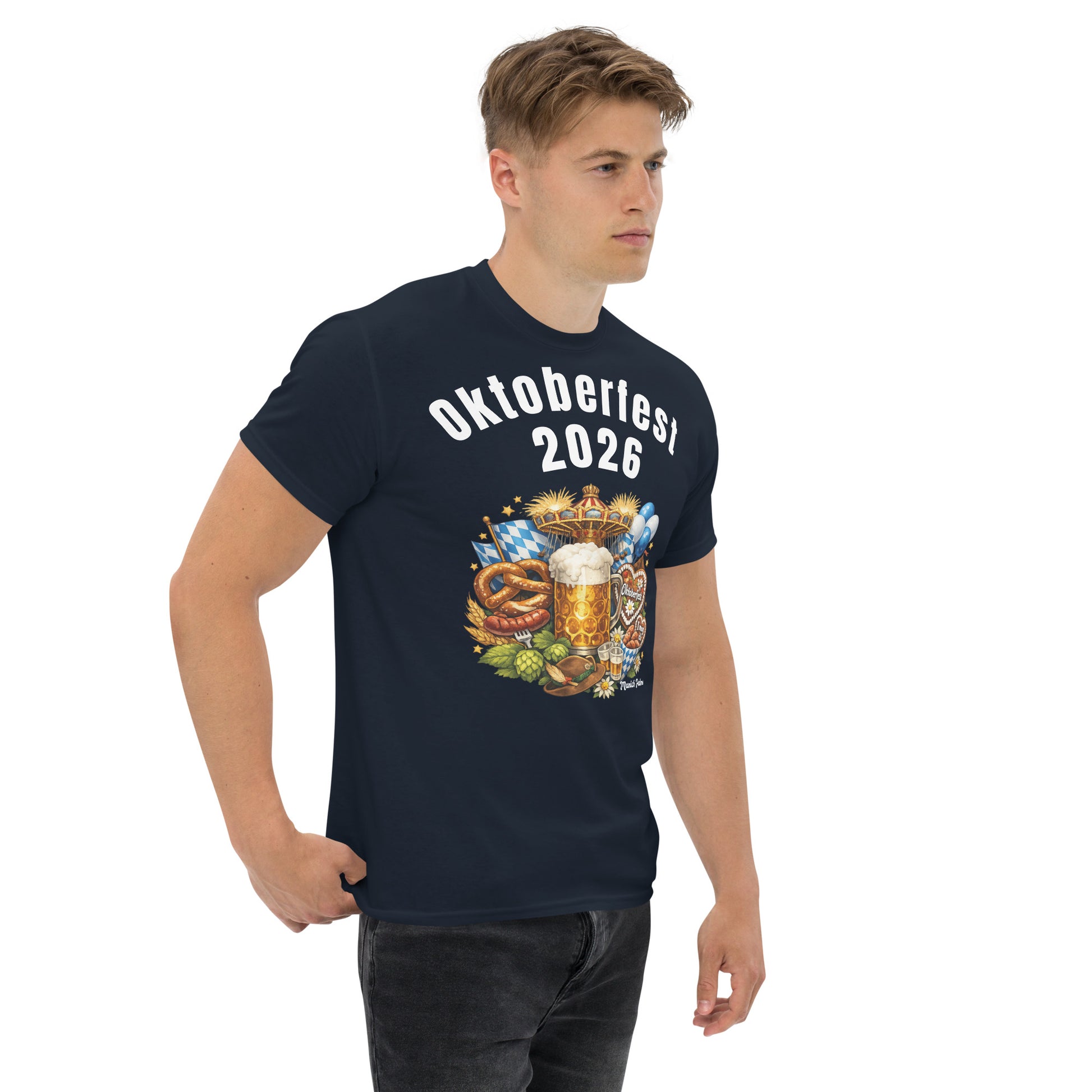 Navyfarbenes Unisex-T-Shirt Oktoberfest 2026 München Edition mit klassischem Design, sichtbare rechte Vorderseite, von Online Kaufhaus München