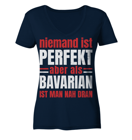 Niemand ist perfekt aber als Bavarian ist man nah dran - Ladies V-Neck Shirt - Online Kaufhaus München